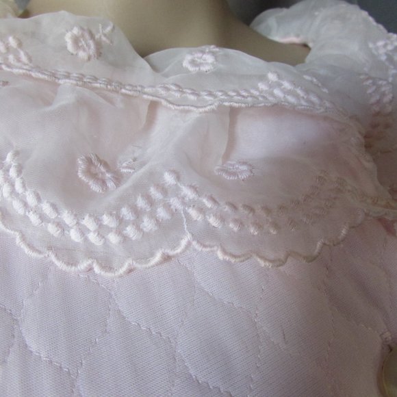 SALE Comfy Quilted Robe in Pink with Ruffle Collar Marshall Field - Picture 4 of 11